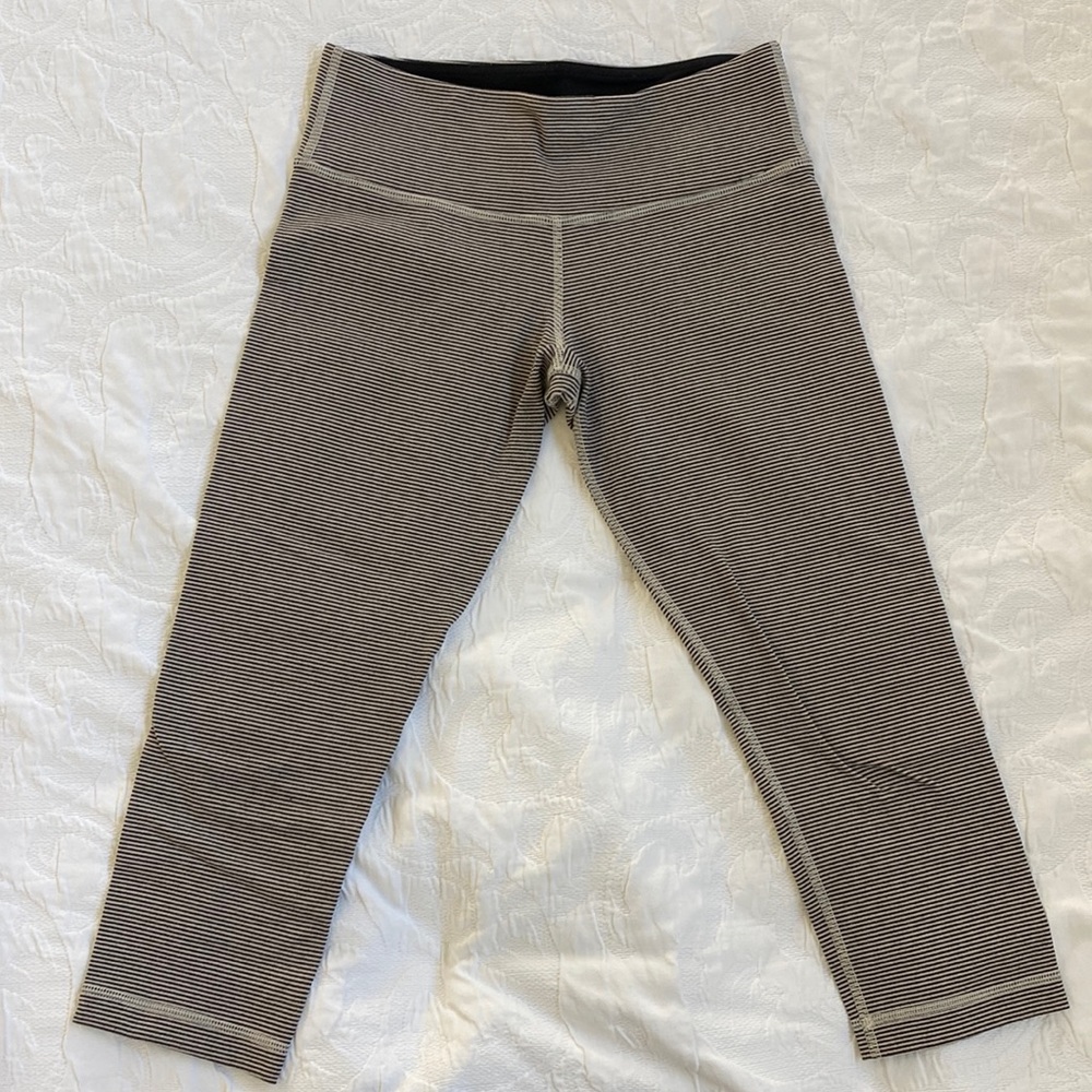 Lululemon stripe crop leggings. Size 6